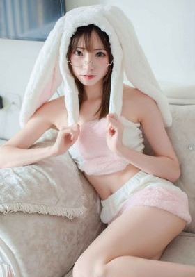 公车上双乳被两男人夹击电影_高清最新电影在线观看