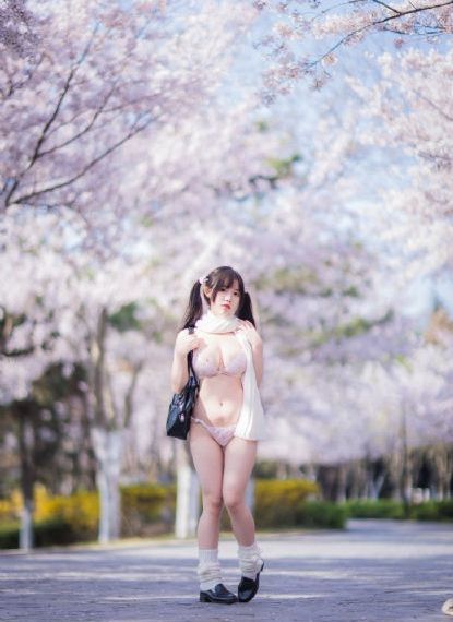 美女自慰一区_1080高清电影在线